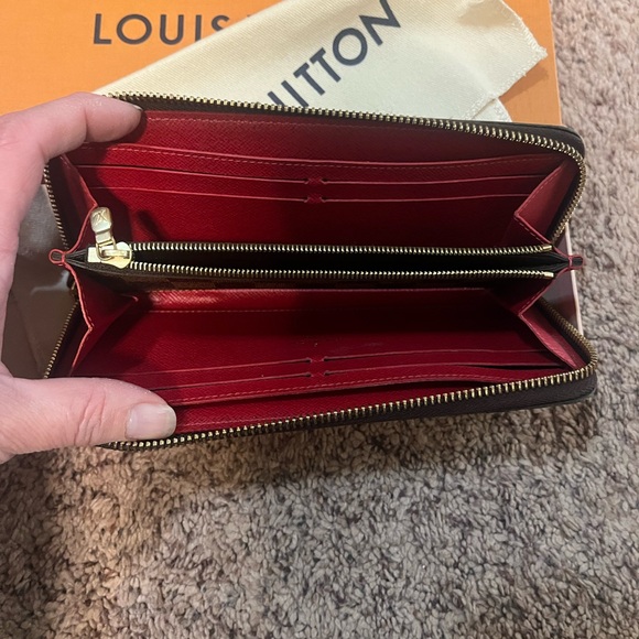 Louis Vuitton Damier Ebene Zippy - Picture 2 of 5